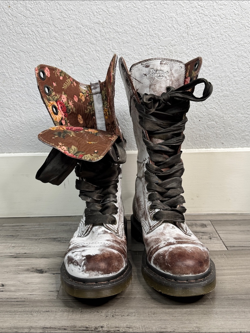 NWT DR MARTENS TRIUMPH 1914 BROWN MASSAI VICTORIAN FLORAL FOLD OVER COMBAT BOOTS - Picture 3 of 15